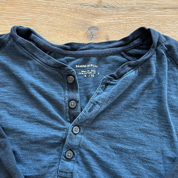 Banana Republic Long Sleeve - Picture 2 of 3